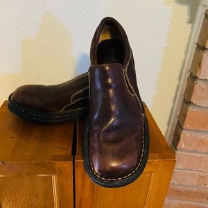 Born leather loafer dark chocolate brown in size 7.5 excellent condition.